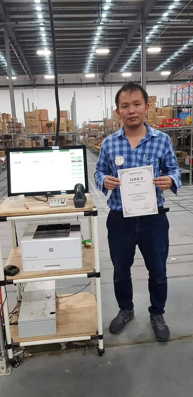 Our MD receiving the Quicktron Certificate of Training in China.