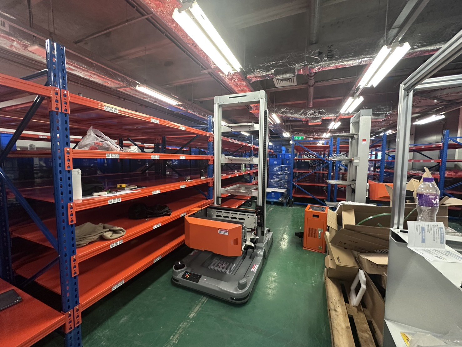 Warehouse overview — Mobile Racking System in blue/orange with AGV.